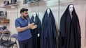 عباءة البغدادية تختلف عن النجفية بقطعتين و”تستر أكثر”.. اسم “الزينبية” وفد بعد 2003