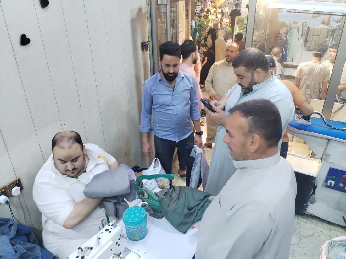 سهرة عند الخياطين في هيت لتجهيز الدشاديش المتأخرة والأسطوات رفعوا أجور العمال