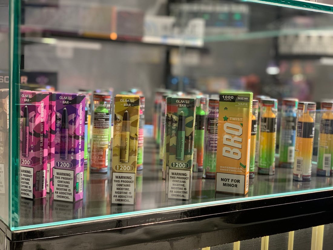 مدخنو السكائر يواصلون هجرتهم إلى “الڤيب”.. والمضار المفترضة لا تزال مجهولة