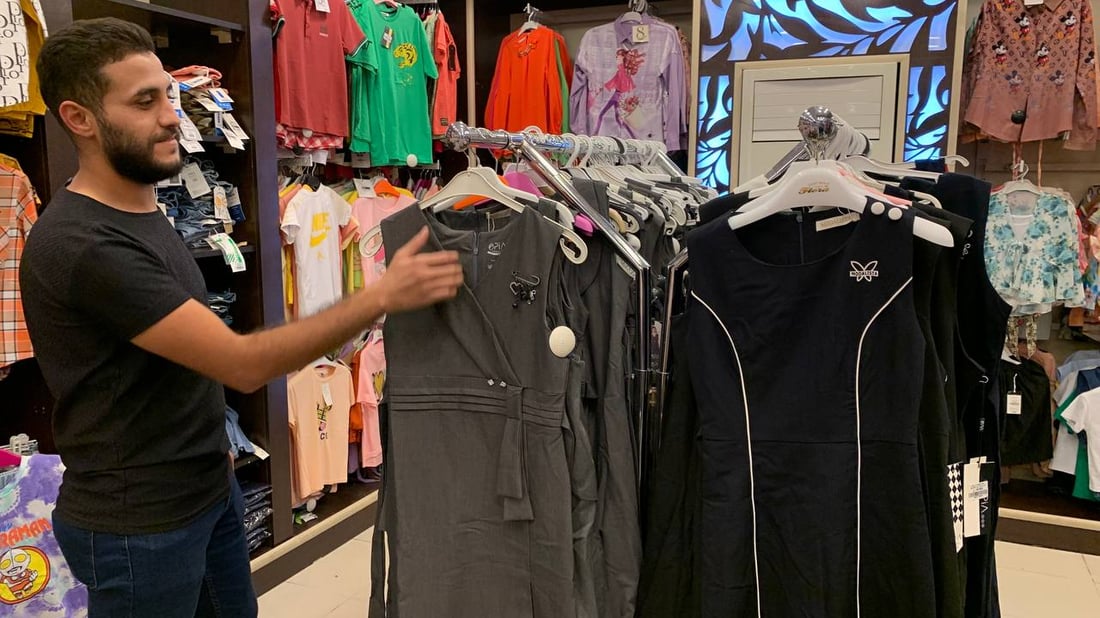 أرقام وصور من سوق سهام العبيدي: تجهيز تلميذ يكلف 100 ألف دينار.. والطالبات أكثر