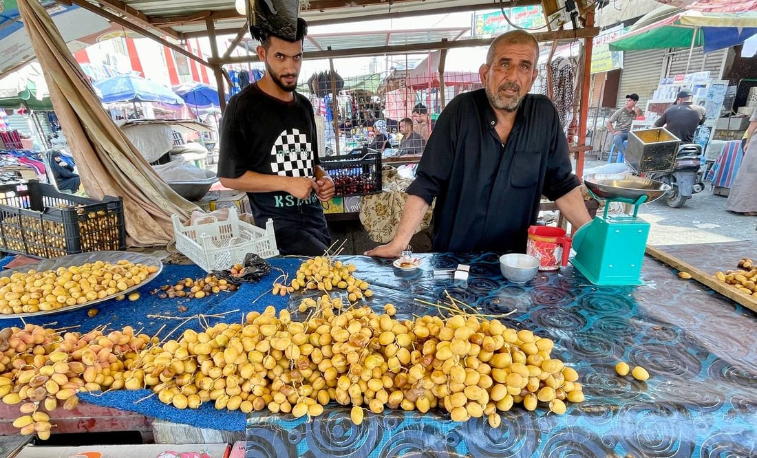 صور: برحي البصرة بسعرين.. 6 آلاف في شارع بشار و3 في القرنة!