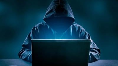 لە هۆڵەنداوە بەناوی کەسایەتی و ئەفسەرانی ئاکرێوە داوای پارەی لە خەڵک کردووە