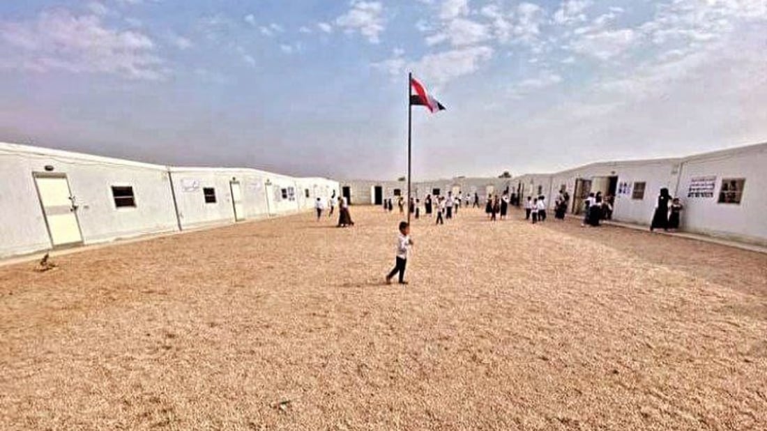 استياء في أبو غريب: “حيّرتنا التربية.. تمنع المدارس الكرفانية ثم تفتتحها”