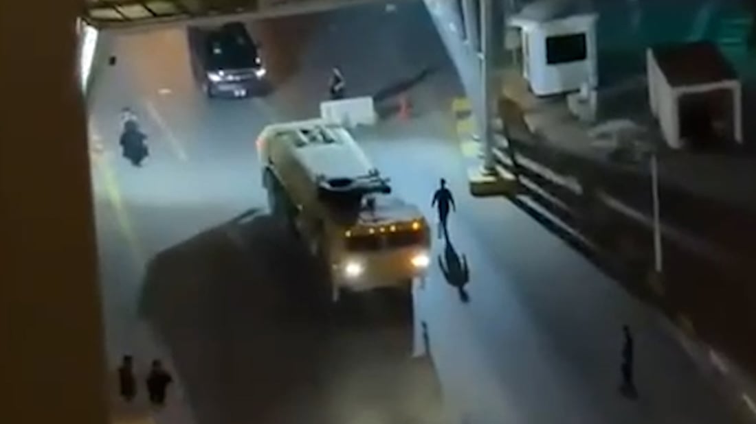 رويترز: بعض المسؤولين فرّوا قبل وصول القوات الأمنية إلى الخضراء