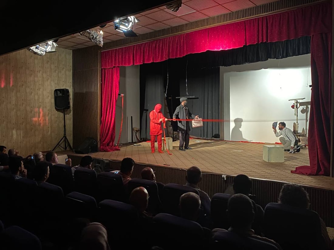 الناصرية: “في انتظار فلاديمير”.. تحاكي “منقذ آخر الزمان” وتثير أسئلة وجودية