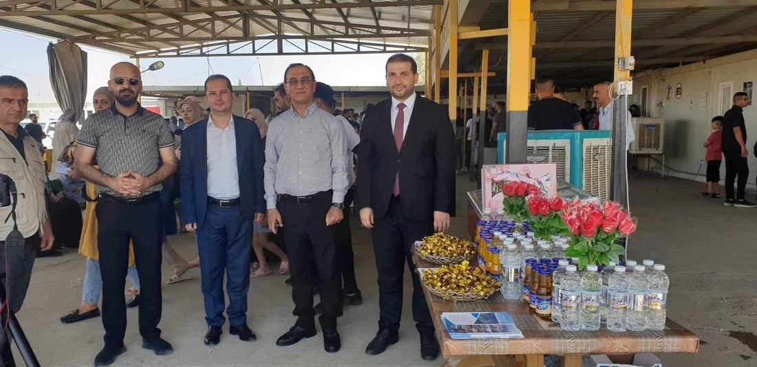 دهوك تستقبل سائحي العيد بالورد والحلوى.. وإجراءات الدخول أسهل (صور)