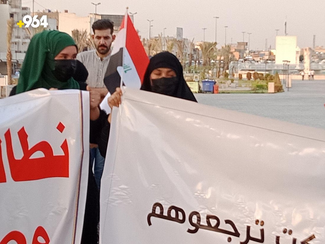 عوائل المغيبين تريد حلاً “من الله والسوداني” خلال وقفة ساحة التحرير (فيديو)