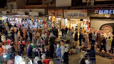 فيديو من أسواق الموصل ليلاً.. العوائل ملأت المثنى والزهور والسيارات ممنوعة