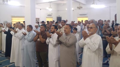 صور من صلاة العيد في مسجد الإمام الحسن بالعمارة.. فرصة للعطاء وصلة الرحم