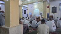 أمنيات عيد سعيد للعراقيين في جامع أكرم وسط الصويرة (صور...