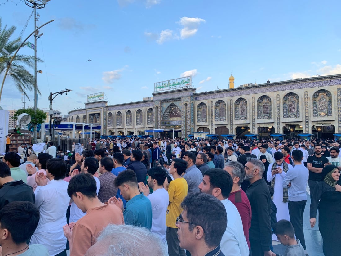 صور من صلاة العيد في كربلاء.. الأمطار منعت إقامتها بين العتبتين (صور)