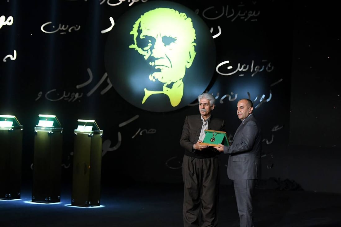 رئاسة الجمهورية: السليمانية كرمت بدرخان بعد عزف النشيدين الوطنيين للعراق وكردستان