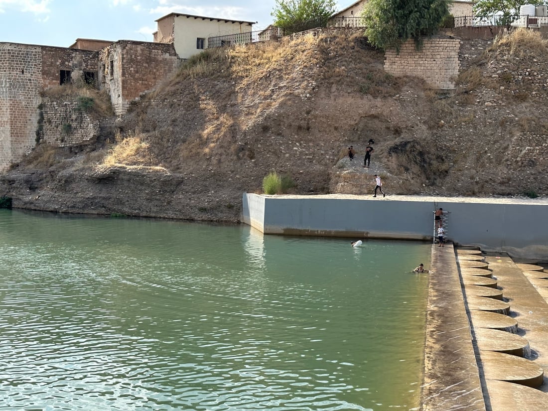 دهوك تمنع السباحة في نهرها إلا قرب جسر دلال وبإشراف الدفاع المدني