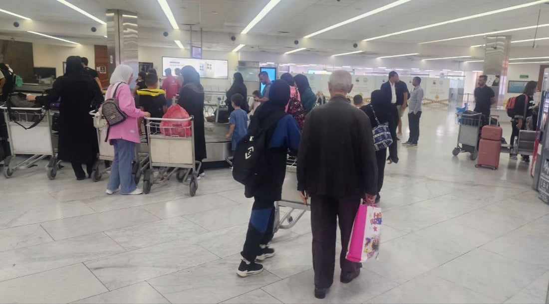 صور: العراق يستقبل 250 نازحاً لبنانياً عبر مطار بغداد الدولي