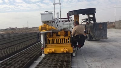 ماكنة بلوك تهشّم رأس عاملها في الزبير