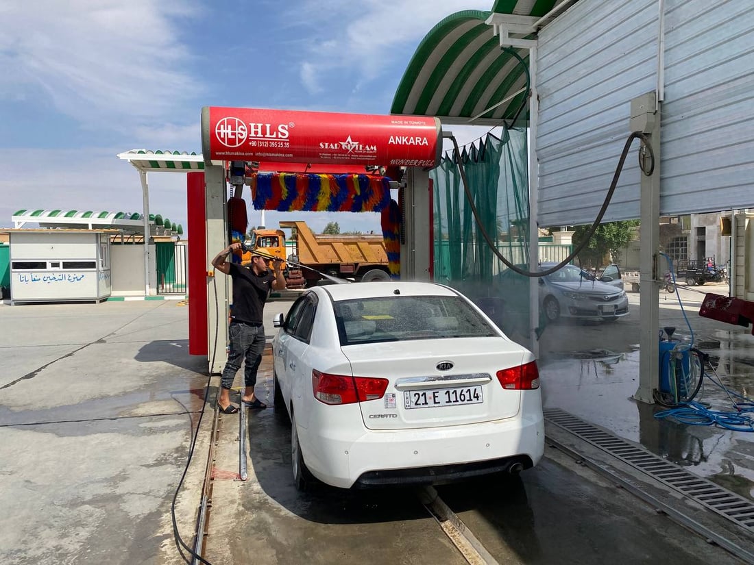 اغسل سيارتك بـ5 دقائق.. “قلعة هيت” تنصب أول منظومة ذكية لتنظيف العجلات (صور)