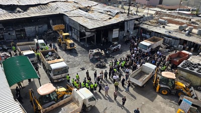 دەستکرا بە خاوێنکردنەوەی بازاڕی دارەسووتاوەکە