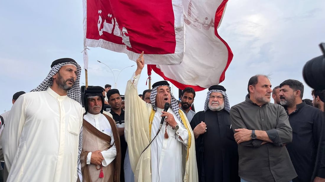 عشائر الهارثة تخرج راياتها للتظاهر.. الإهمال بات لا يطاق وهذه مجرد بداية (صور)