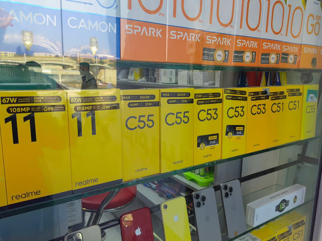 Mid-range models bestsellers in Mosul’s cell phone bazaars