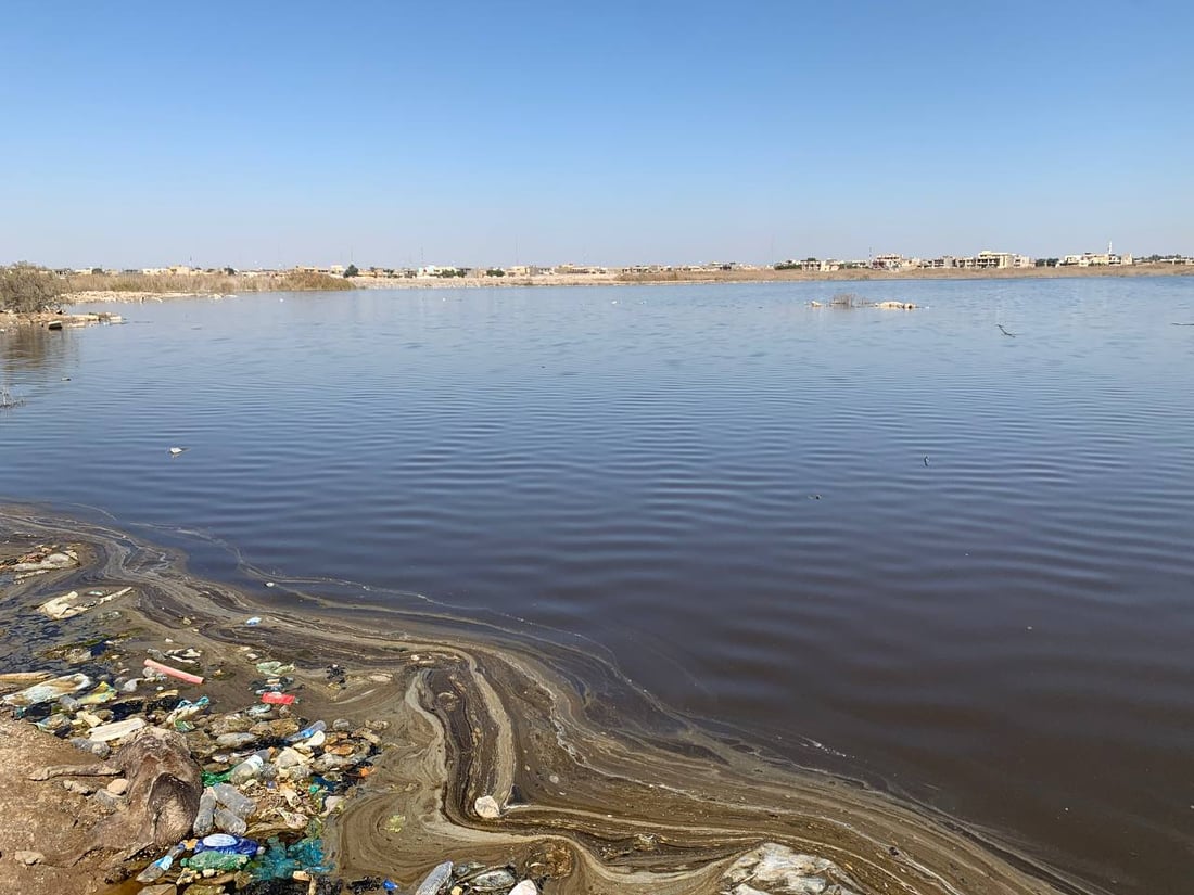 أبو غريب: ساحة فارغة تتحوّل إلى مستنقع آسن.. والأهالي: “آخر الحلول الدفن”