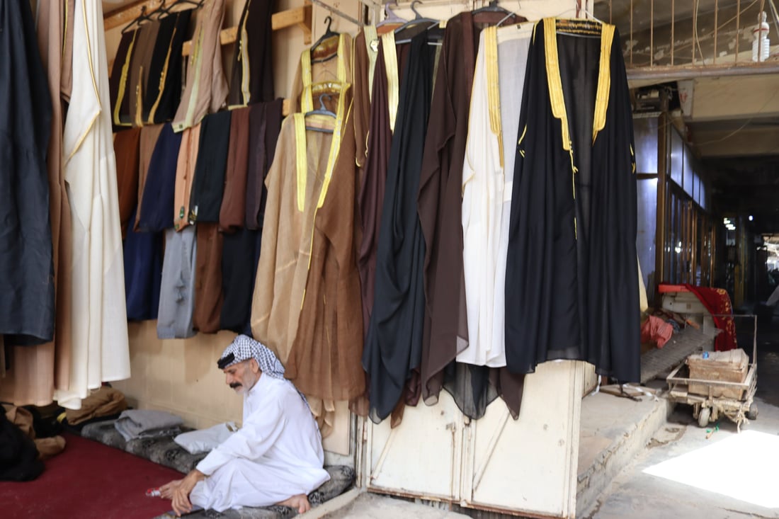 “يشتريها بس الثگيل”.. عباءة المجر الكبير الأغلى في استربادي الكاظمية (صور)