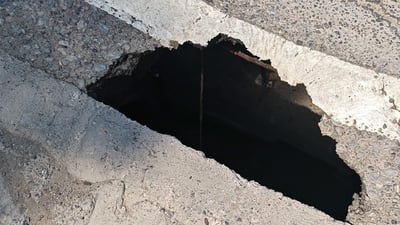 لە شەقامی 30 مەتری هەولێر کونێک دروستبووە و بەشێکی رۆچووە