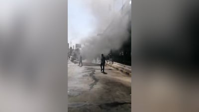 موظفو العقود في ميسان يحتجون أمام مبنى المحافظة لتأخر الرواتب