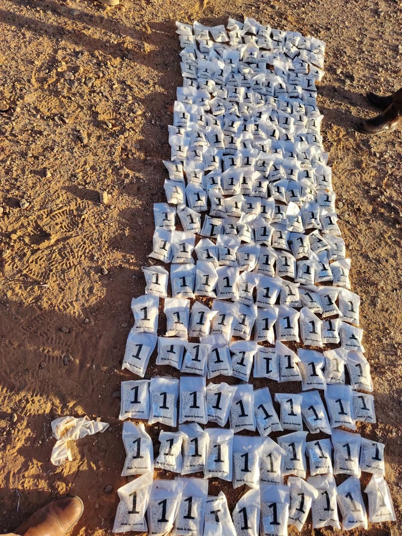 بالصور.. إسقاط “بالون هوائي” محمل بـ34 كغم كبتاغون في طريبيل