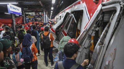 ئاماری رووداوی بەیەکدادانی دوو شەمەندەفەر لە ئیندۆنیسیا بەرزبووەوە