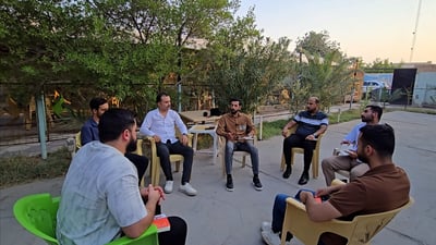 كل أسبوع يجلس شباب سوق الشيوخ ويناقشون كتاباً حتى أقصى درجة فهم (فيديو)