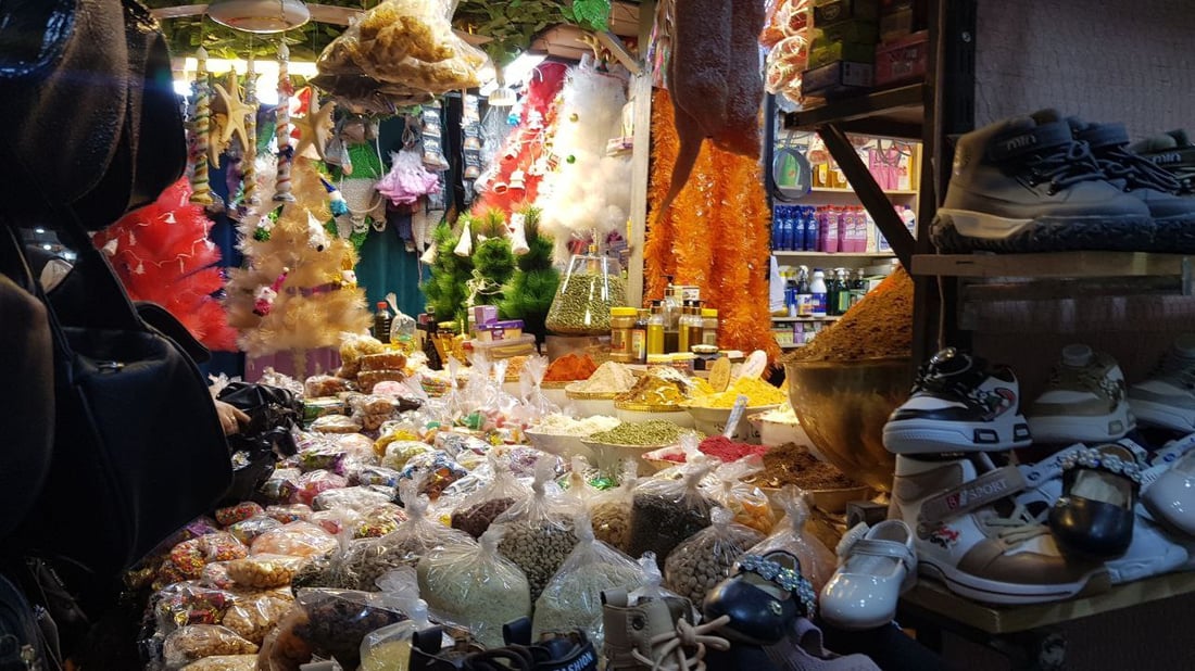 صور: “بابا نويل” ينعش أسواق سدة الهندية في بابل.. إقبال على الهدايا والأشجار