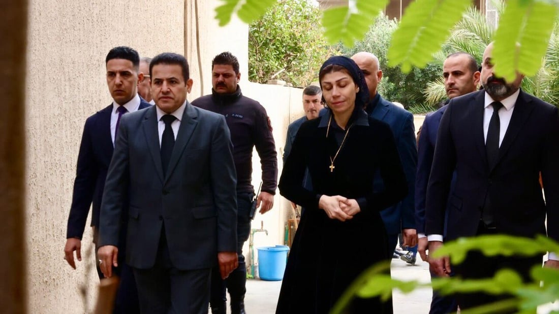 صور: قاسم الأعرجي يشارك في مراسم عزاء والد وزيرة الهجرة