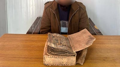 القبض على مهربي آثار من جنسيات عربية وضبط مخطوطات نادرة في كربلاء
