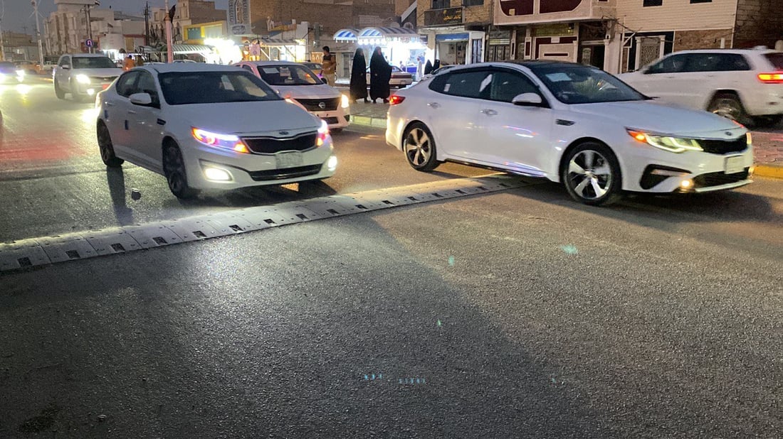 صور من الناصرية: مطبات الشوارع ترهق السواق لكن الأهالي يريدونها لحماية أطفالهم