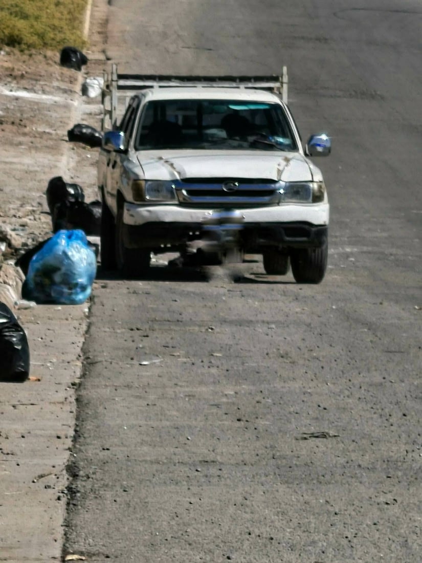 لە ناحیەی شۆڕش چەند شۆفێرێک سزادران کە بە ئۆتۆمبێلەکانیان پاشماوەیان فڕێدابوو