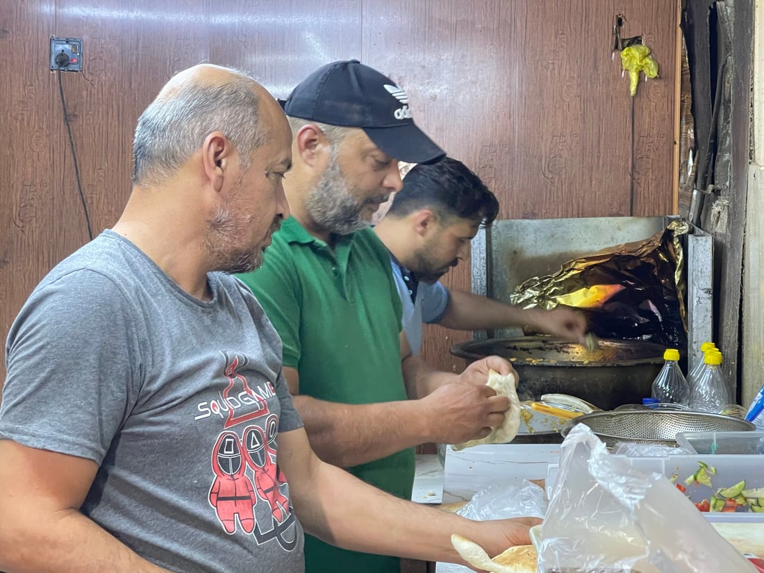صور: خذ “لفة” فلافل من يد قتيبة في “دوميز” وجرّب خلطة الهند والبصرة في كركوك!