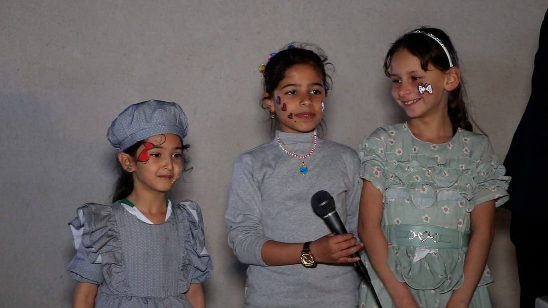 وقارئ القرآن من إيران.. أطفال هشام الذهبي في إفطار جماعي (صور من الكوت)