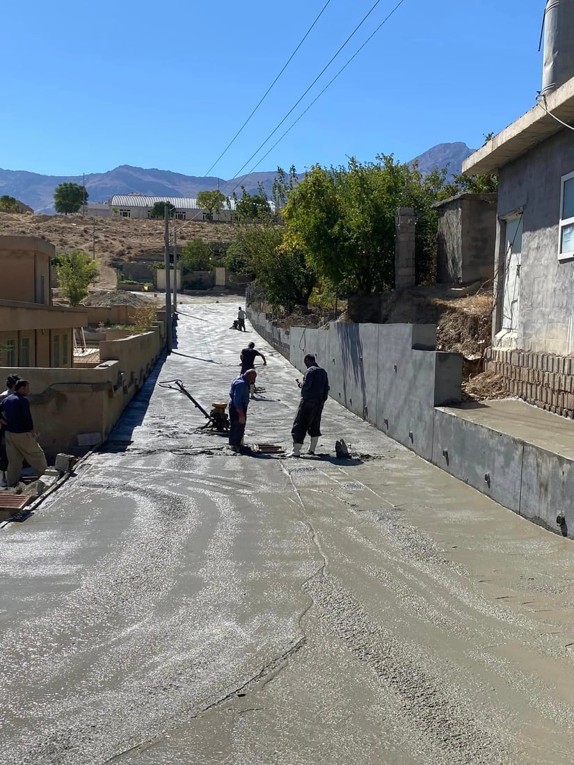 قوتابیانى تاكه‌ قوتابخانه‌كه‌ی ئیسێوه‌ له‌ قوڕولیته‌ى زستان رزگاریان بوو