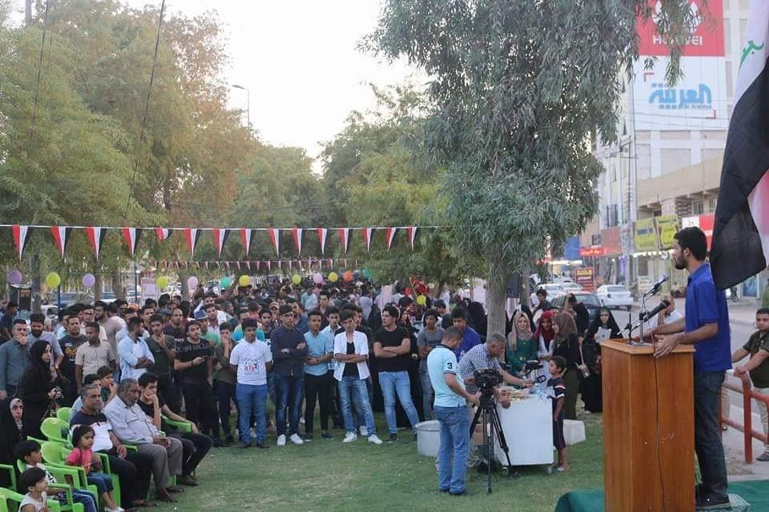 علي حاكم خيّون.. حائر بعداء الأحزاب للتطوع لكنه يواصل في “المدرسة الحرة”