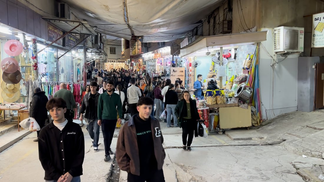 العيد واضح جداً في أكبر مدن المسيحيين في العراق والسوق مزدحم