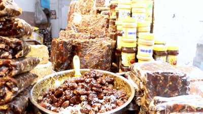 رمضان يفتح “خزائن” تمر العراق ولا تشتروا إلا بمقدار.. تحذير من باعة الكوت (فيديو)
