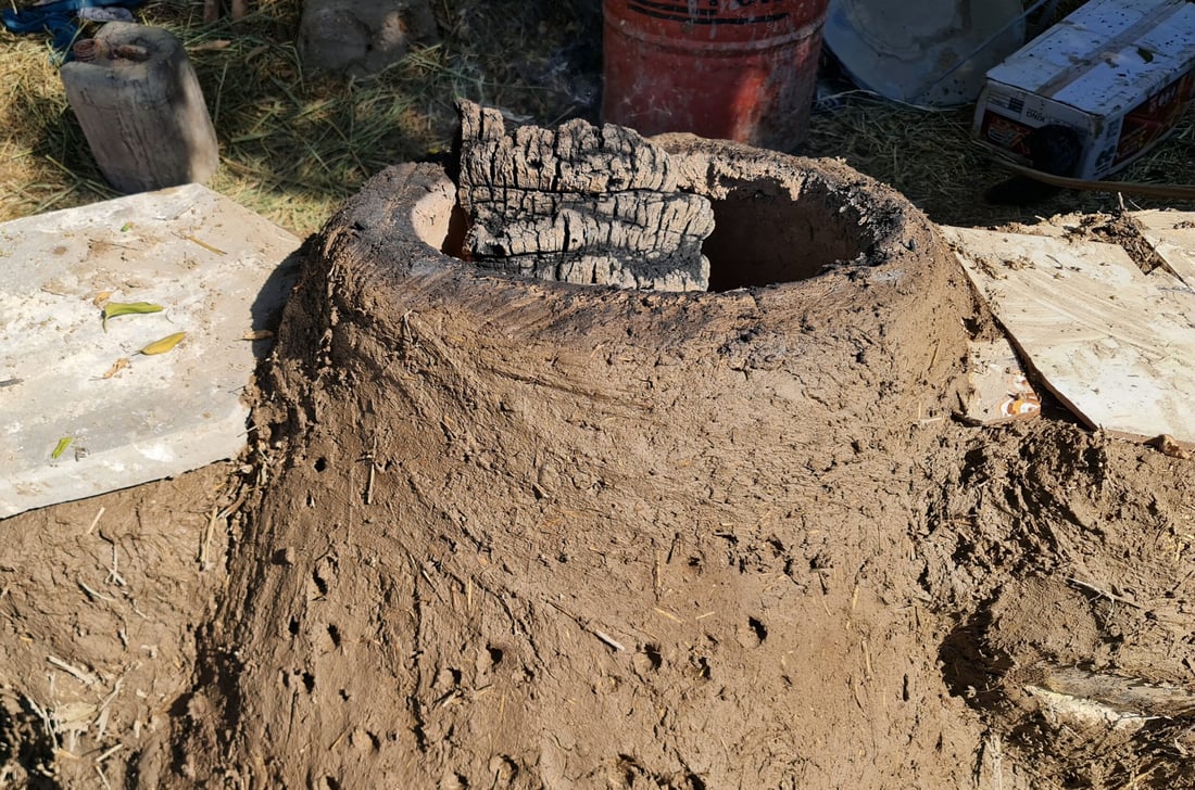 Diwaniyah women keep tradition alive with clay ovens for bread baking