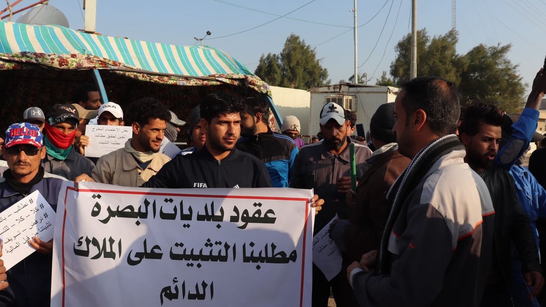 عمال مضربون من شمال البصرة