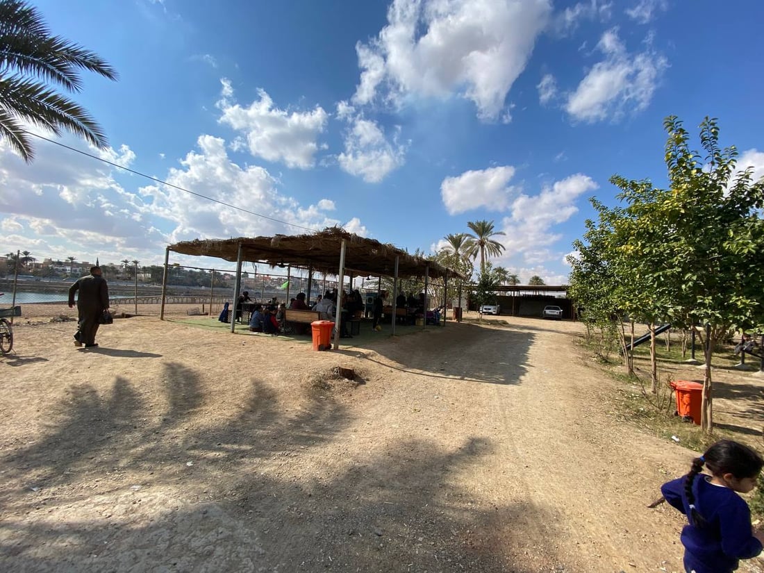 صور: دولاب هوى وسفينة نوح هدية من آل حماشي لعوائل هيت على طول الفرات