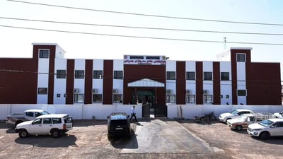 سەرمایەدارێک قوتابخانەیەکی 16 پۆلی دروستکرد