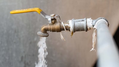 السليمانية تهدر 50% من مياه الشرب.. انقطاع مستمر في الأحياء