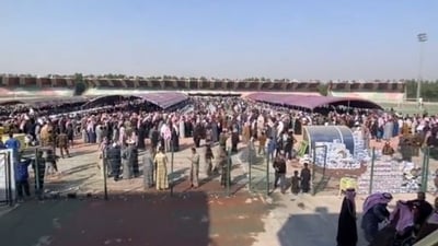 غضب في الزبير بعد زفاف أحد شيوخ السعدون في ملعب المدينة (صور)