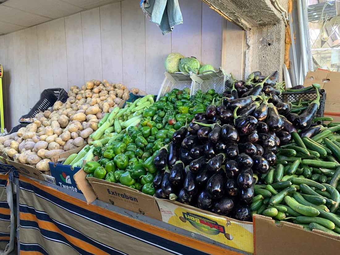 جلسة البرلمان تلهب أسعار الخضر والفواكه غرب بغداد (صور)