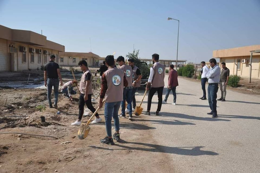 المثنى: الإدارات تعمل مع المتطوعين لتشجير المدارس بـ”البيزا والأكاسيا” (صور)