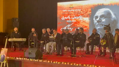 بە شیعر و گۆرانی رێز لە رۆحی رەنگەکان دەگیرێت